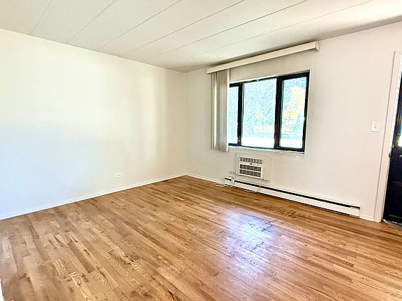 3rd image of 945 Troost Ave APT 7