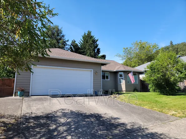 2301 SE Chinaberry Ave, Roseburg, OR 97470