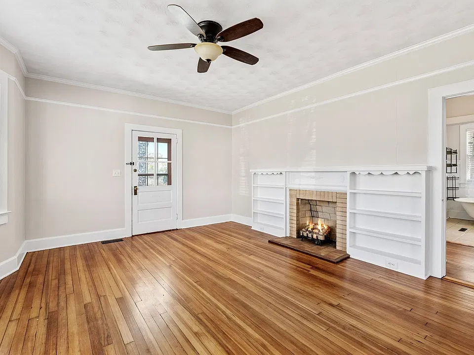 6 Spur St