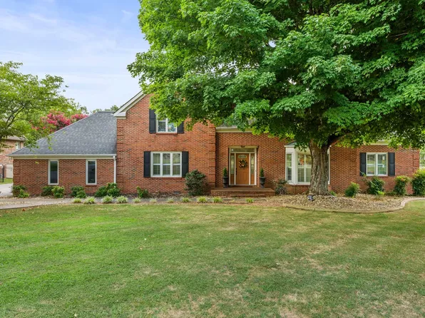 214 Kingsridge Blvd, Tullahoma, TN 37388