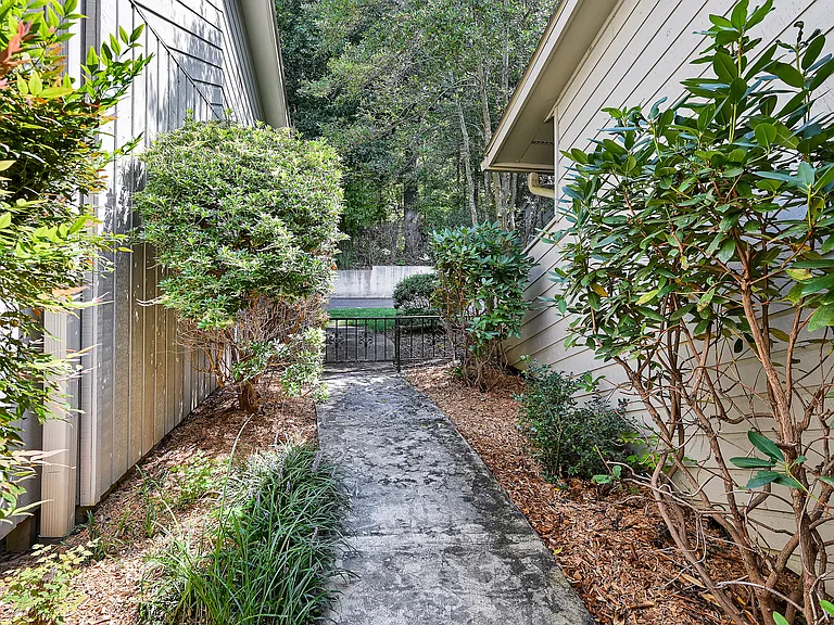 108 Cloverleaf Ln — Photo 36