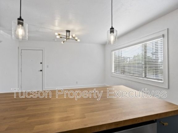 5th image of 824 E 10th St #J