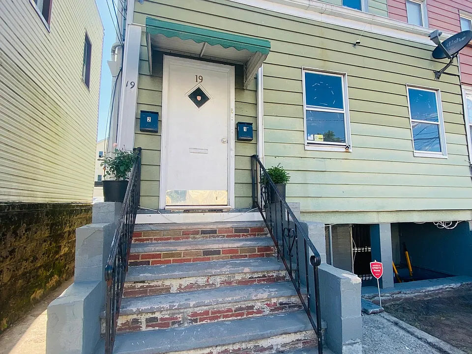 19 Long St #1