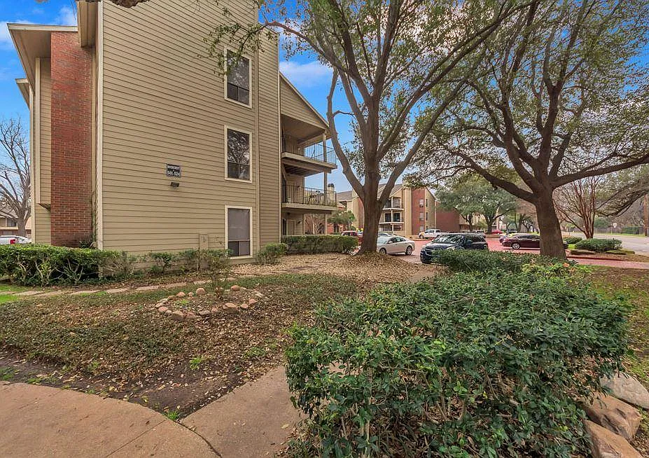 Rivercrest — Photo 2