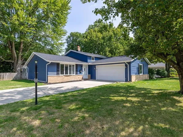8439 Brentwood Dr, Olmsted Falls, OH 44138