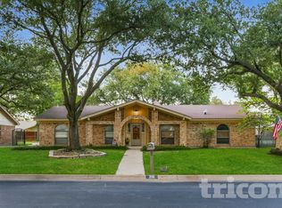 216 Baker Dr, Hurst, TX 76054