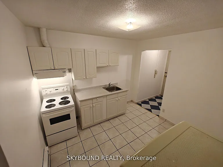 492 Kerr St #9 — Photo 8