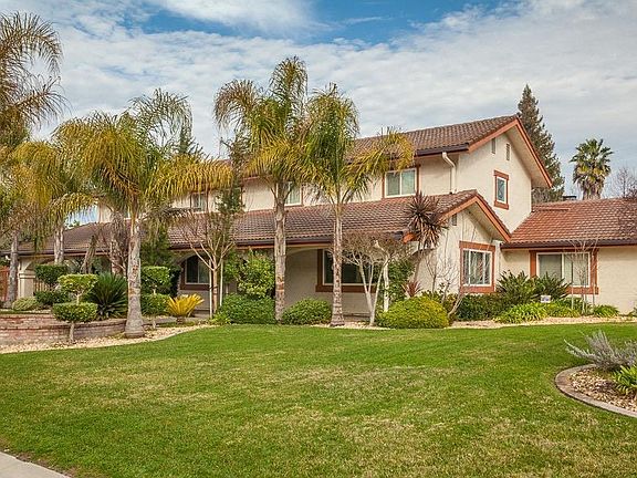 3rd image of 9904 N Freesia Ave