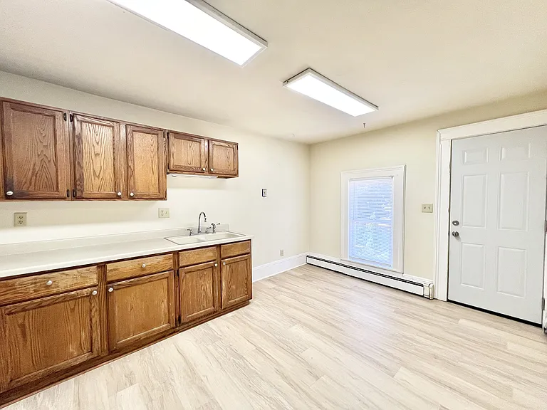 521 E Court St #4 — Photo 3
