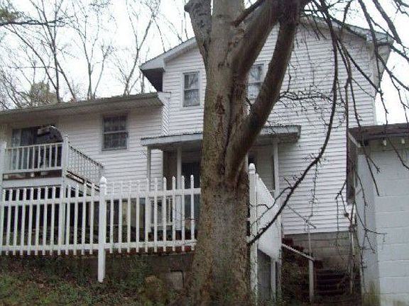 2nd image of 141 Hill St