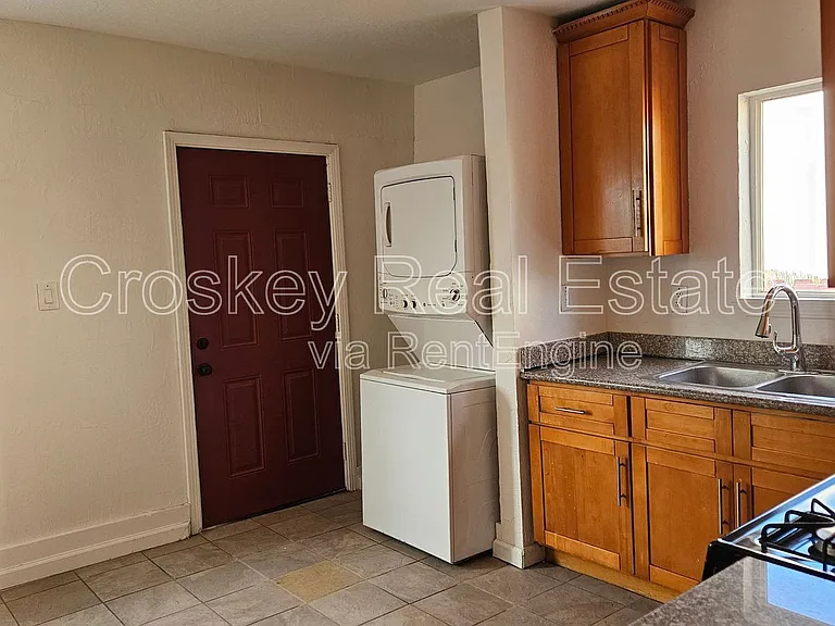 126 W 10th St — Photo 10