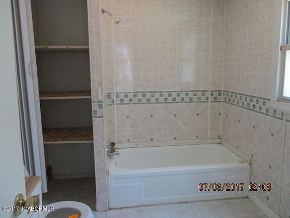 4th image of 1009 Saint Marys Blvd