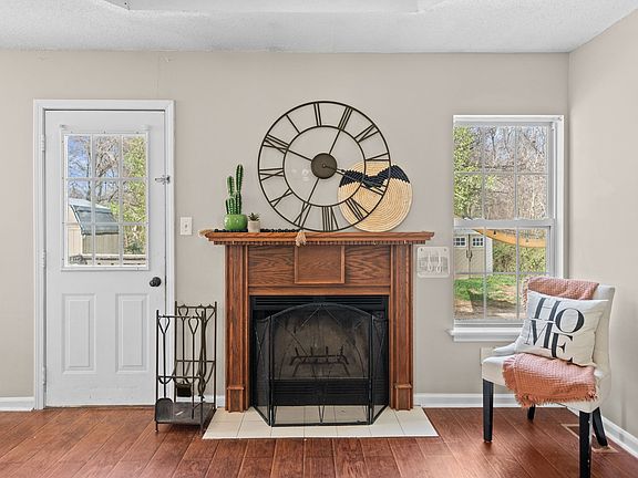5th image of 805 Carbondale Dr