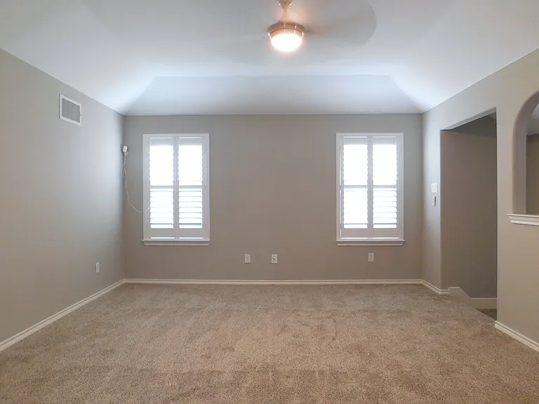 2401 Windhaven Dr — Photo 30