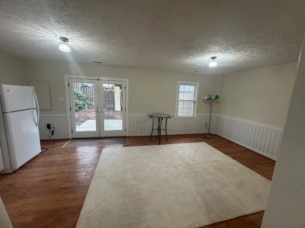 8644 Dellway Ln, Vienna, VA 22180
