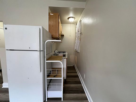 3rd image of 971 Summit Ave #1E