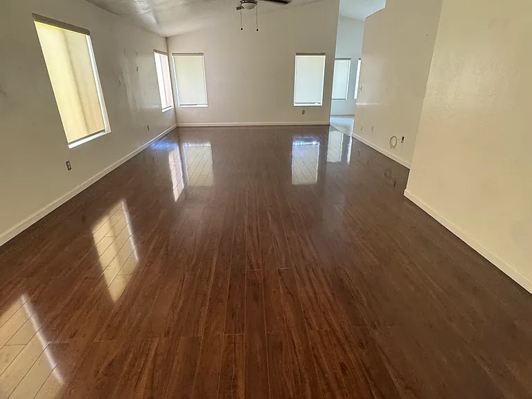 1727 E Pontiac Dr — Photo 15