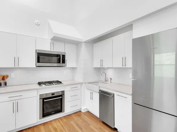 302 East 19th Street 3B image 3 of 9