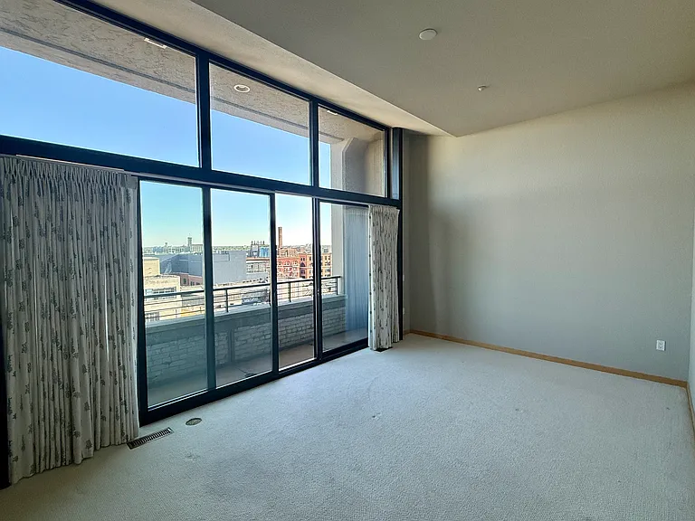 320 E Buffalo St #803 — Photo 12