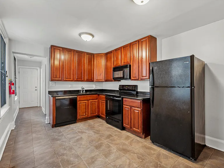 1730 Monument St — Photo 2