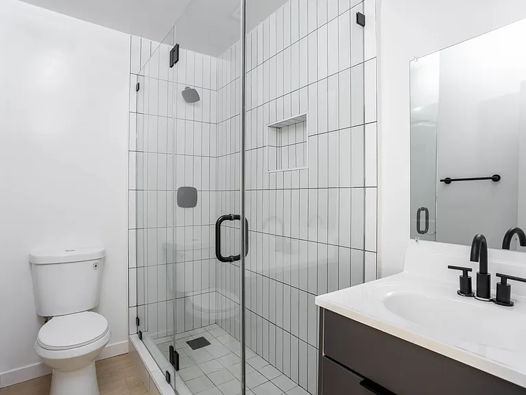 1811 Tamarind Ave — Photo 35