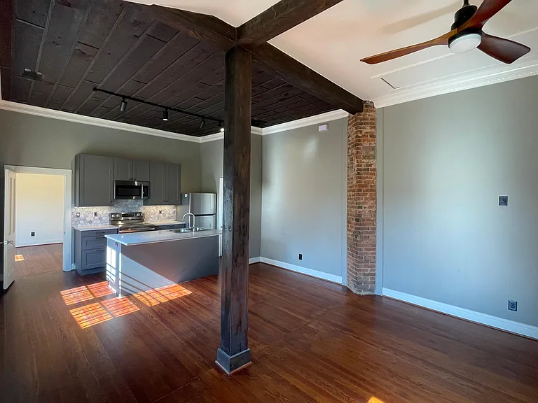 2109 Holmes St — Photo 1