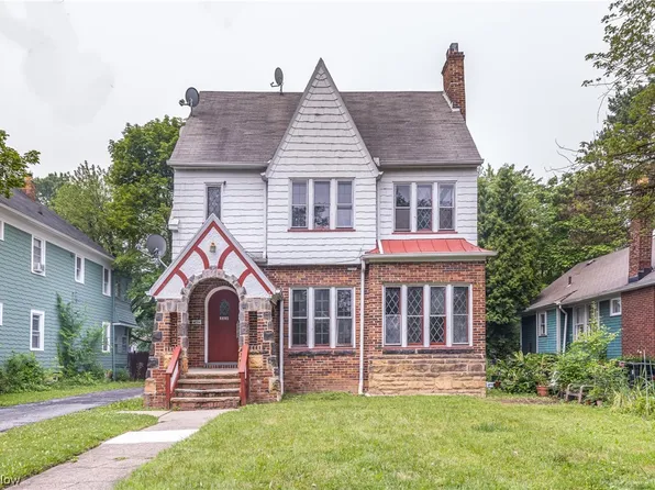 2320 Ashurst Rd, University Heights, OH 44118