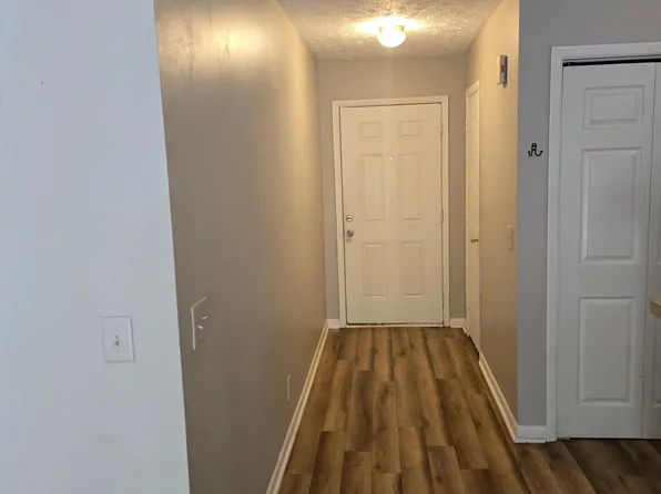 6768 Willowbrook Dr APT 8, Fayetteville, NC 28314