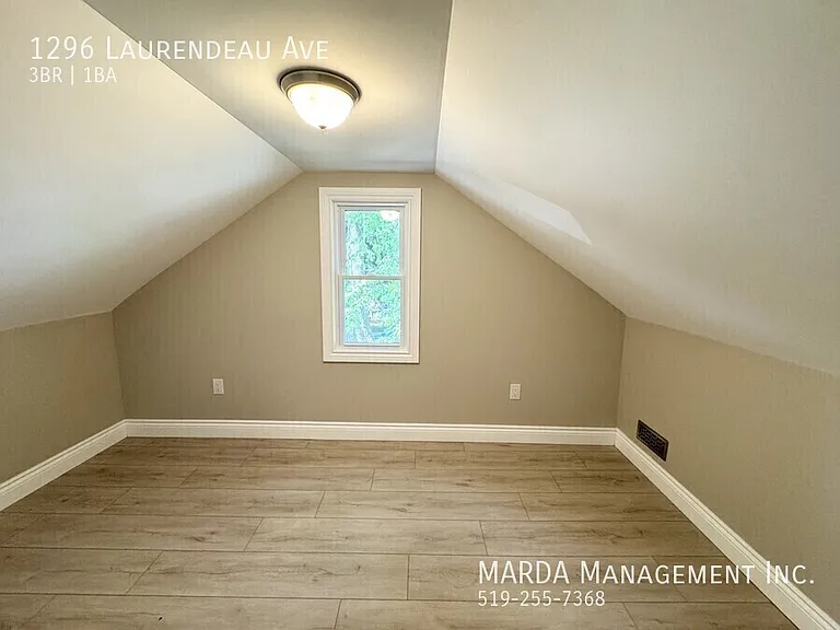 1296 Laurendeau Ave — Photo 45