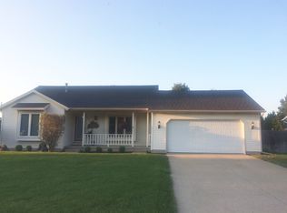 2121 Oak Hollow Dr, Jenison, MI 49428