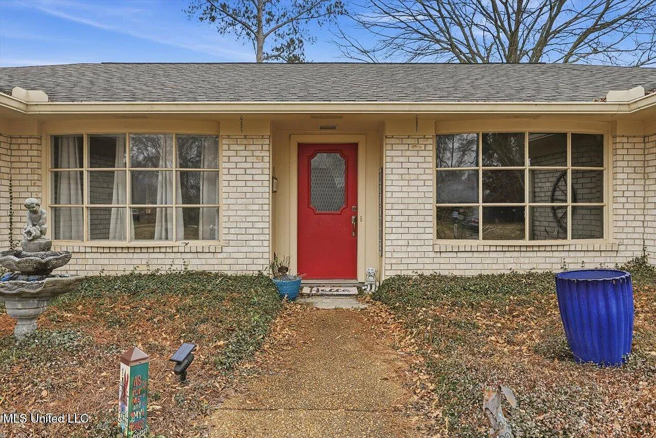 3 bed, 2.0 bath, 2150 sqft, $2,400 — Photo 2