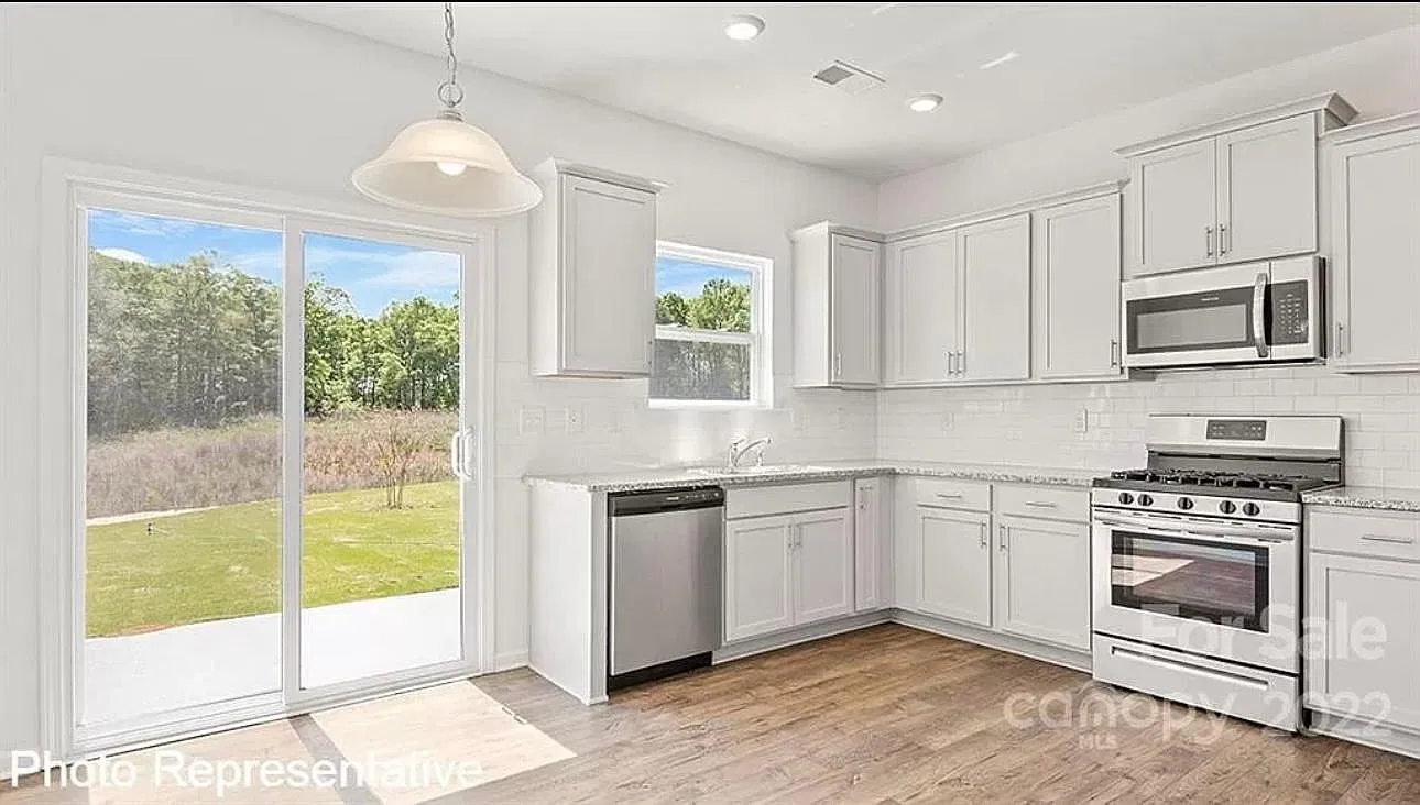 903 Newport Ct — Photo 2