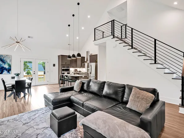 136 N Middleton Avenue, Oak Island, NC 28465