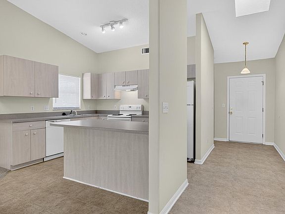 3rd image of 9 Emmons Ln #B