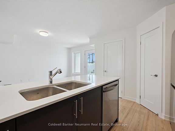 5th image of 940 Saint David St N #25