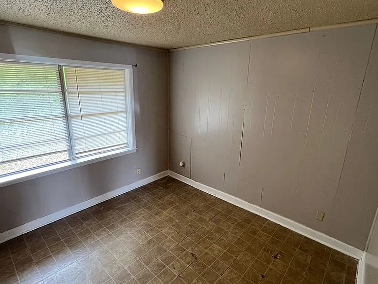 919 Pine Tree Dr — Photo 5