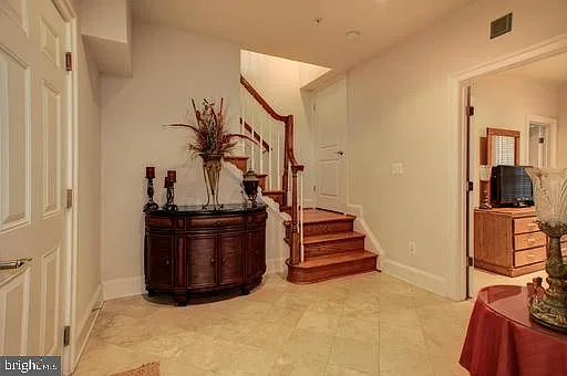 4 bed, 4.5 bath, 2950 sqft, $6,700 — Photo 2