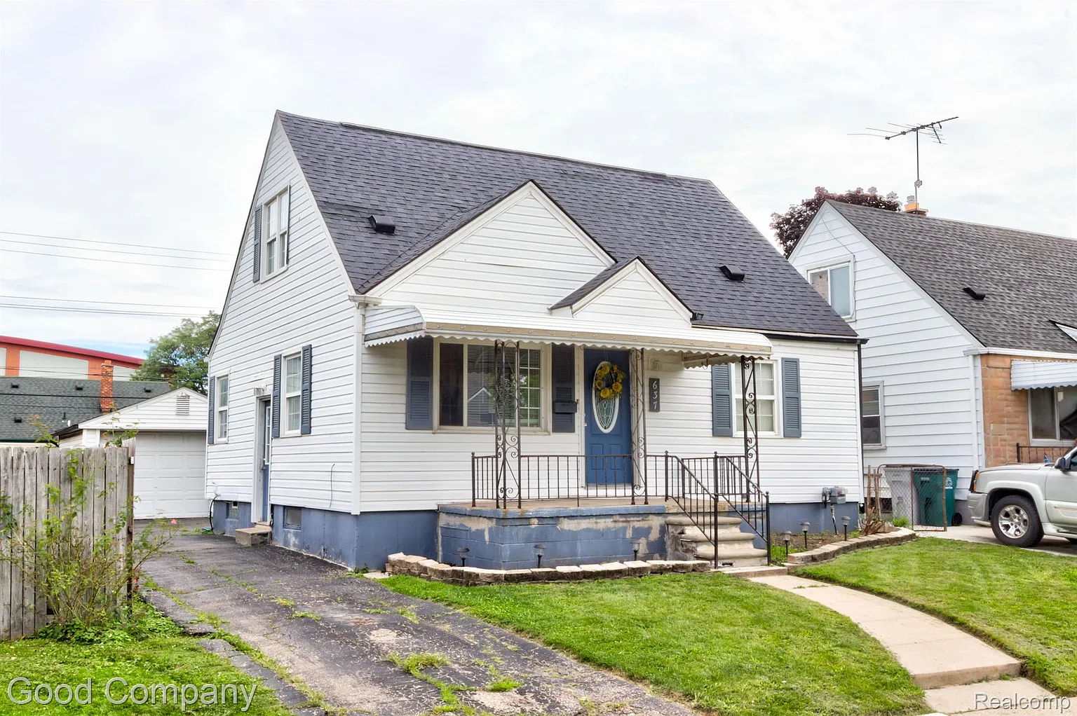 637 E Robert Ave photo 1
