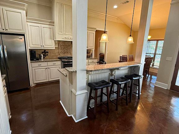 3rd image of 111 Suzie Blue Ct