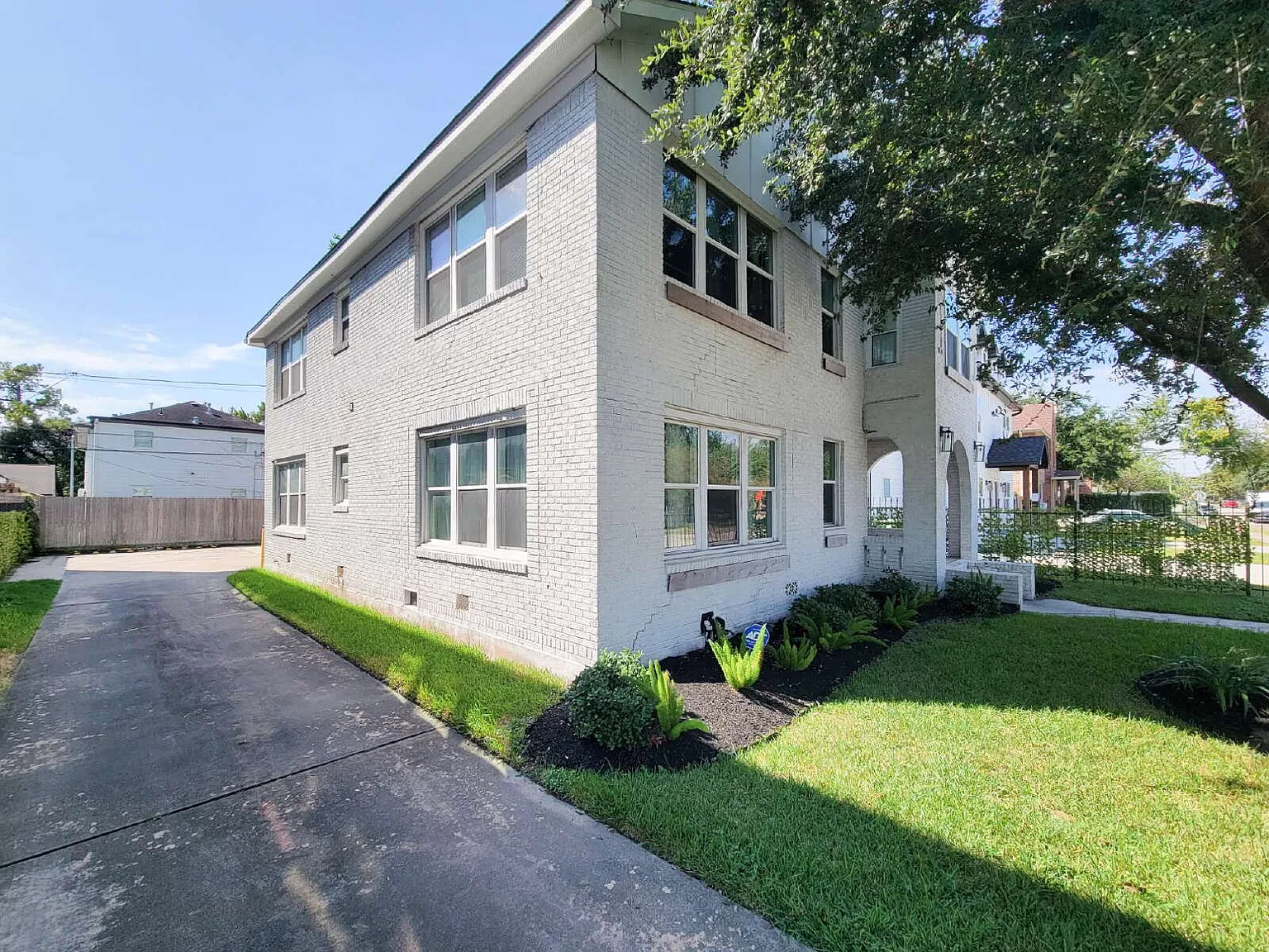 3 bed, 1.0 bath, $2,300 — Photo 4