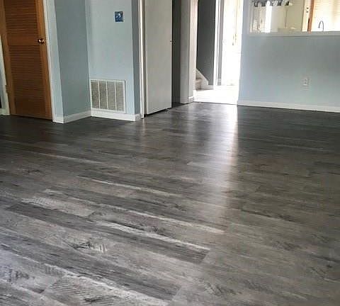 5th image of 102 Natick Cir