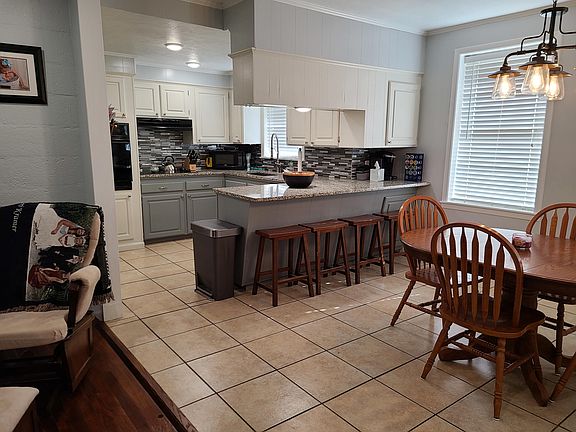 4th image of 215 Gandy Ave