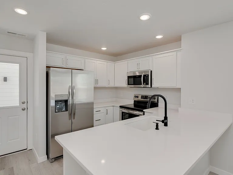 1673 S Arborwood Ln — Photo 6