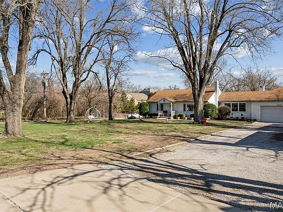 2nd image of 2275 Charbonier Rd