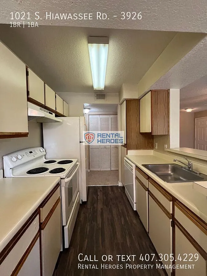 $1190, 1 Bed 1 Bath Condo In The Heart Of Metrowest! — Photo 2