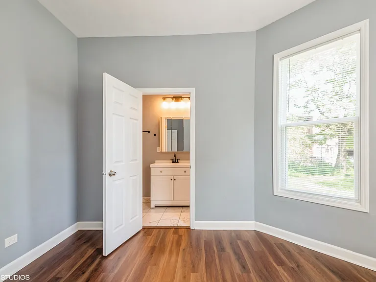 6649 S Greenwood Ave #1 — Photo 5