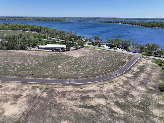 2nd image of 17 Chainview Dr NW