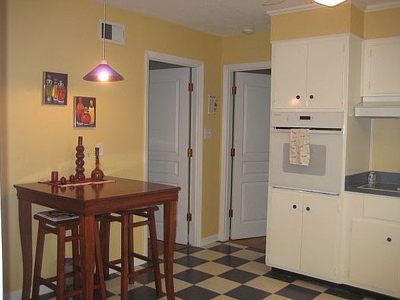 Eaiting space in kitchen