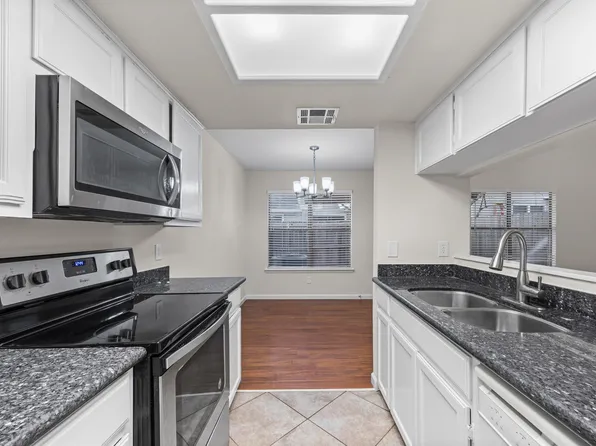 512 Eberhart Ln APT 1402, Austin, TX 78745