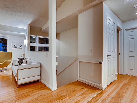 5th image of 2863 James Ave S